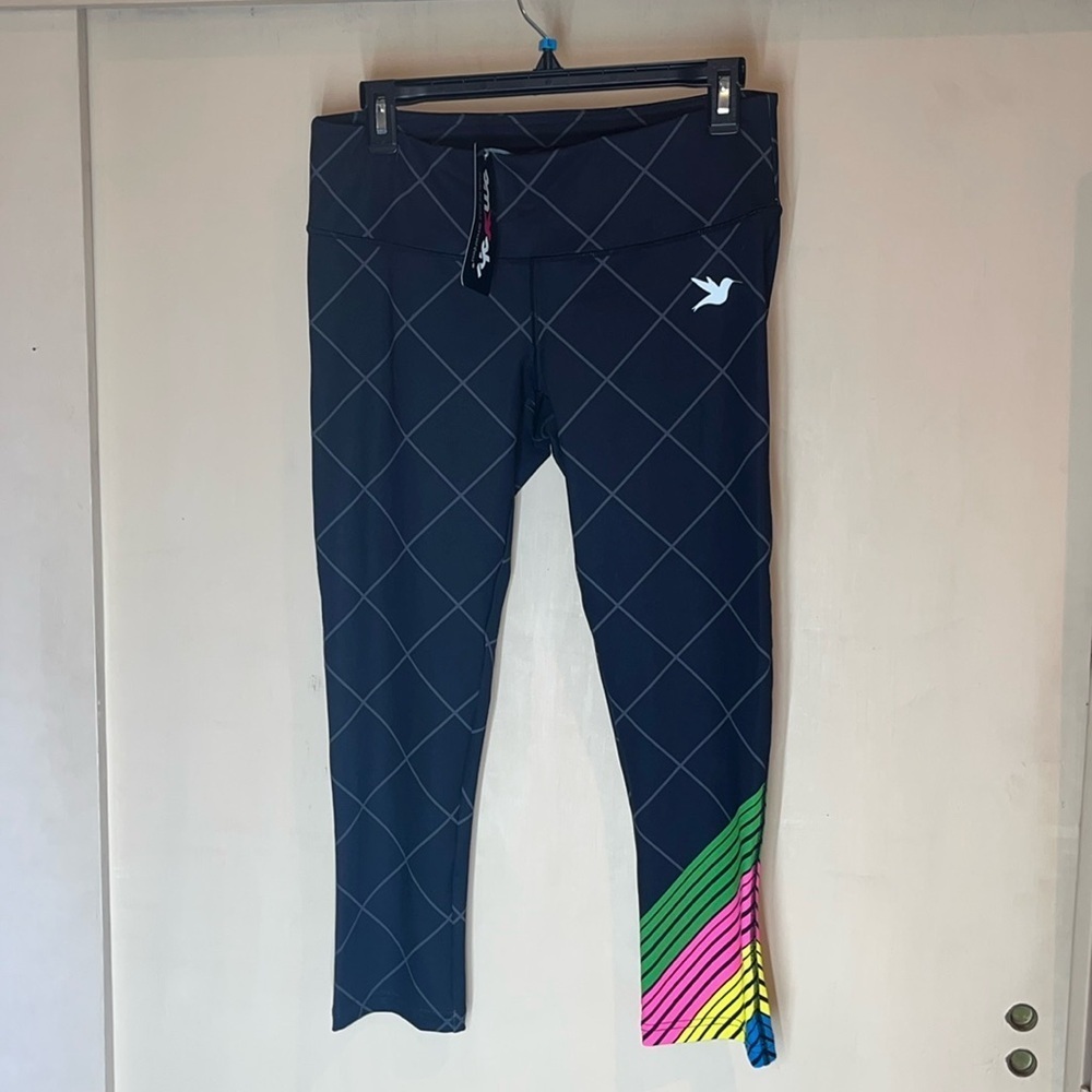 Smash leggings NWT size large, black w/ diamond shape grey, accent color stripes